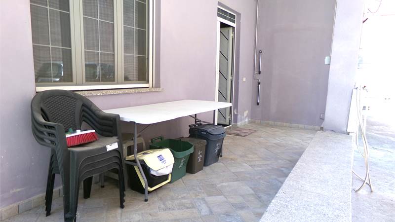 Quadrivano con cortile in bi familiare